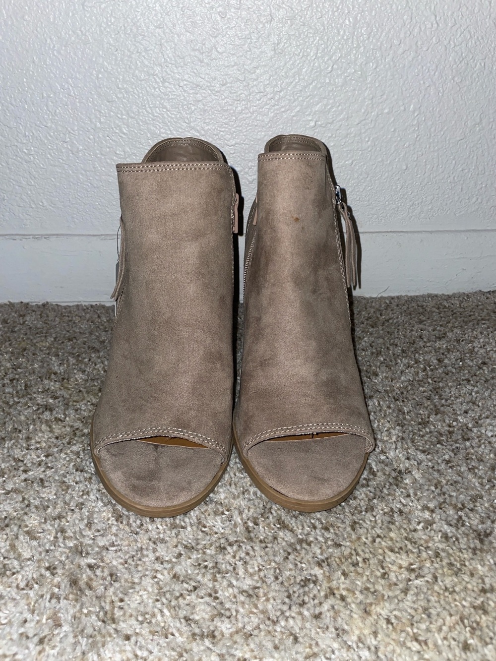 Universal thread bootie size 10